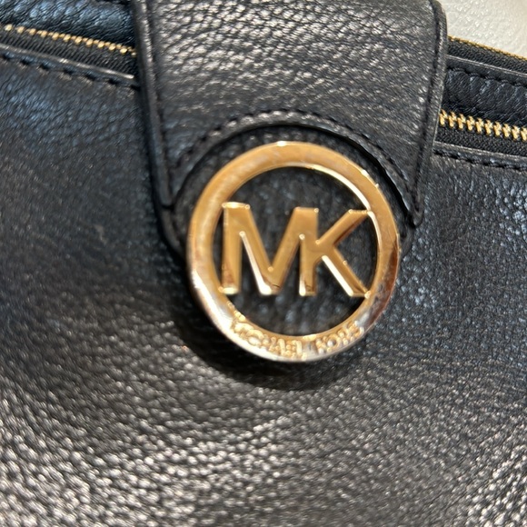 Authentic Leather Michael Kors crossbody bag. - Picture 3 of 14